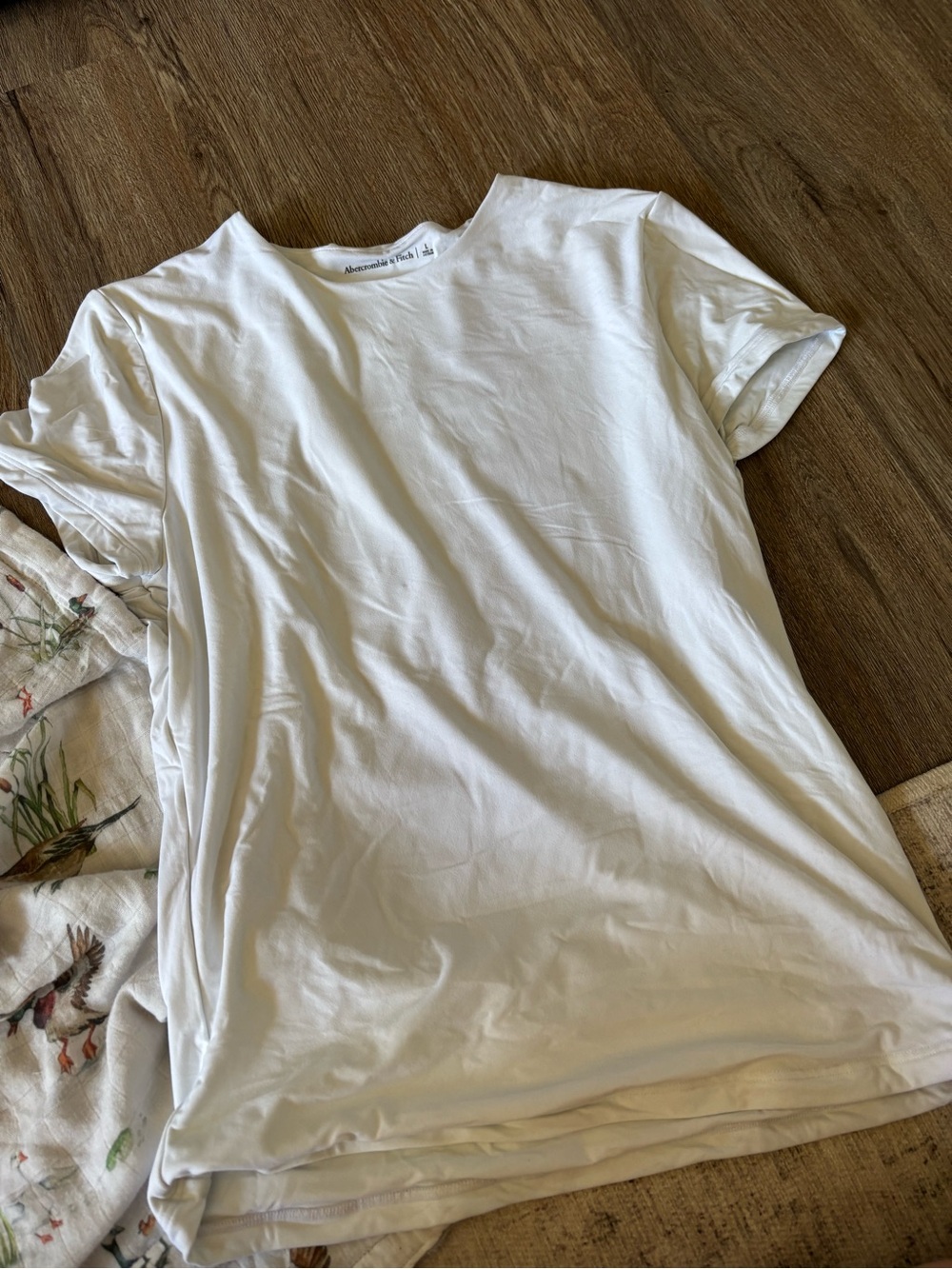abercrombie seamless tuckable tee